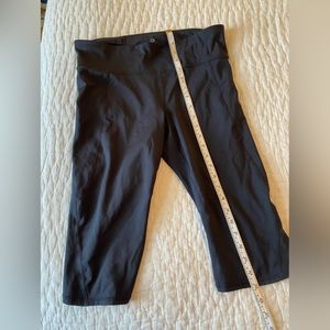 GAP L Black Fit Sculpt Compression Crop Workout Leggings